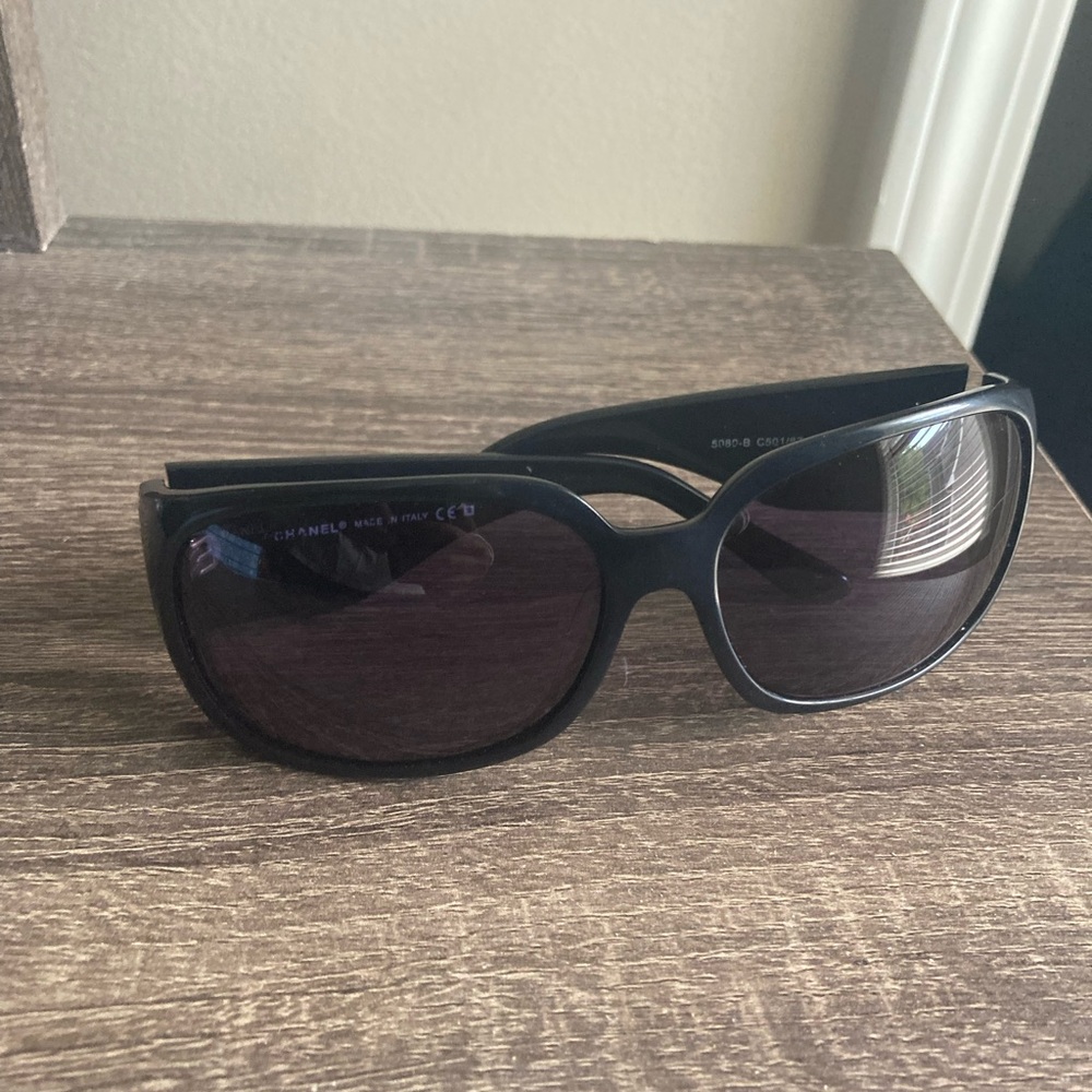 CHANEL women’s sunglasses 5080-B
